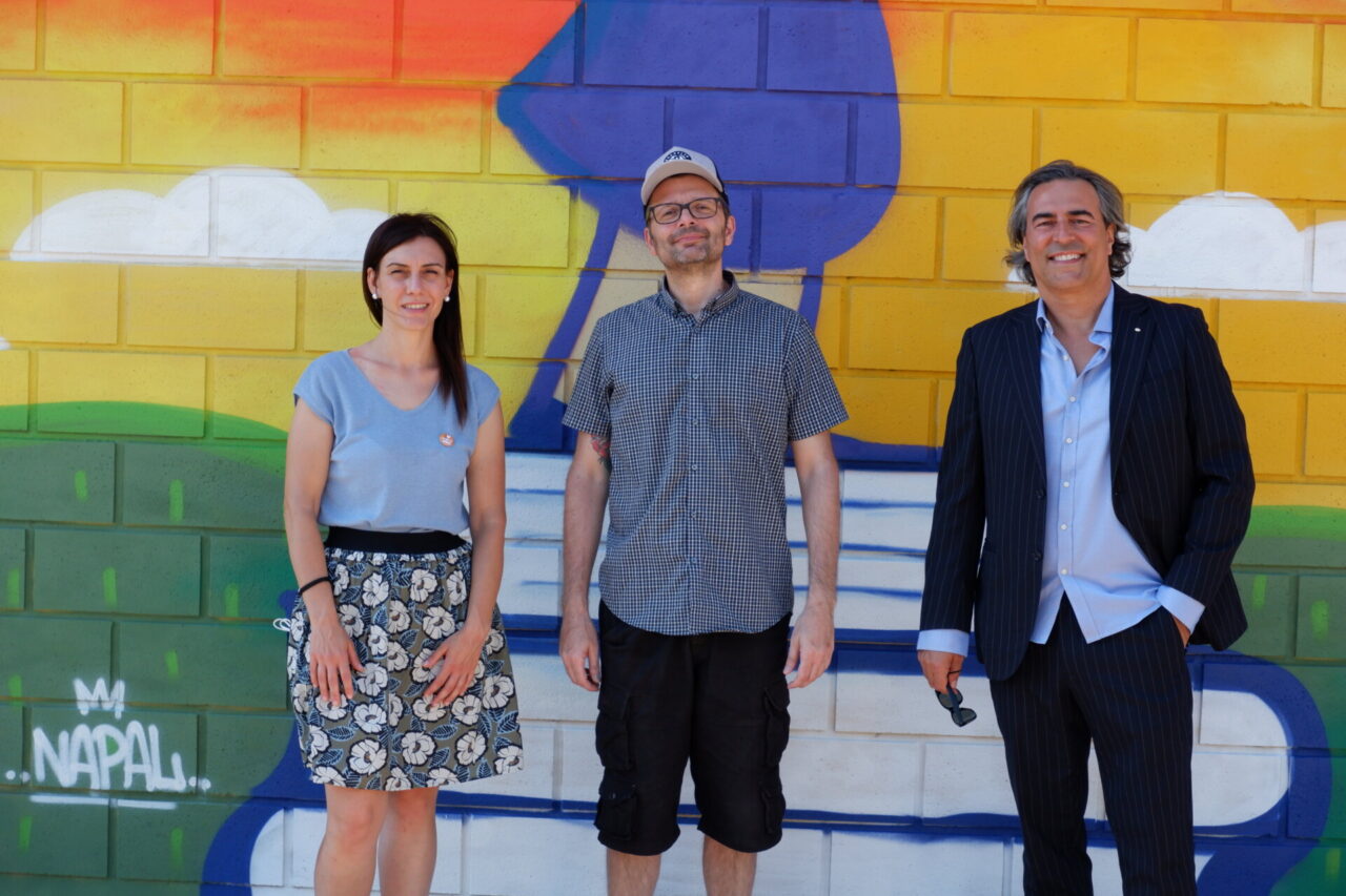 Un murales alla stazione per celebrare la Capitale del Libro (VIDEO E FOTO)