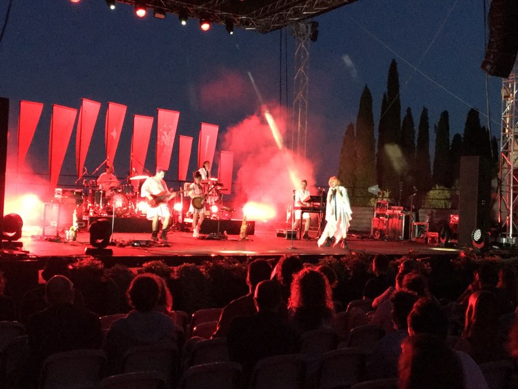 La Rappresentante di Lista,sublime voce,grande musica e show al Vittoriale