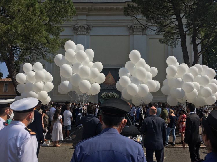 Greta Nedrotti, lacrime e commozione nel giorno dell’ultimo saluto