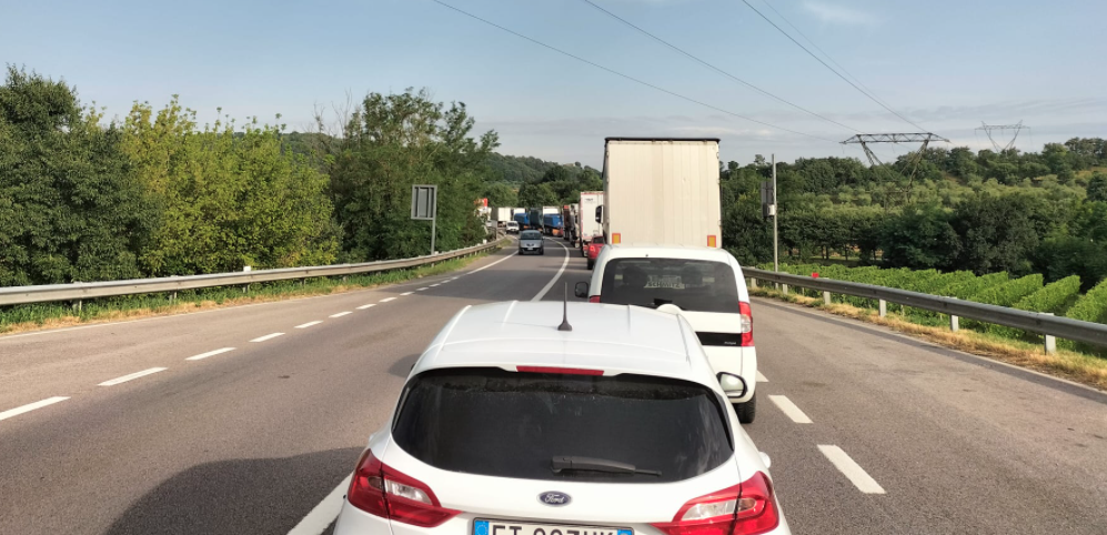 Incidente in galleria in tangenziale, traffico bloccato