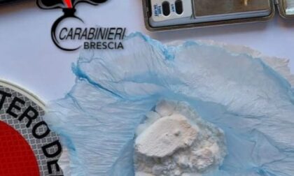 Spacciava cocaina dai domiciliari: arrestato 47enne disoccupato