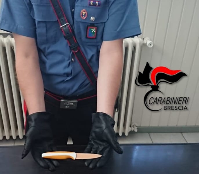 Minaccia di morte la ex e cerca di entrarle in casa: arrestato artigiano 40enne