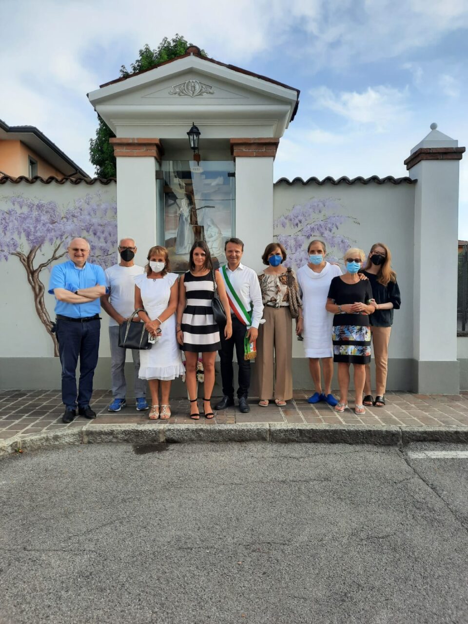 Quarant’anni dopo torna a casa il crocifisso: viene accolto con benedizione e un nuovo dipinto