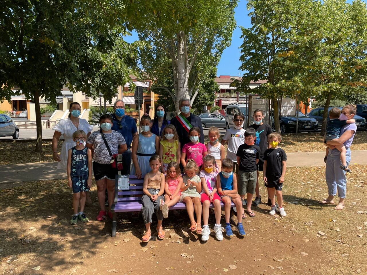 Al parco “Le Pozze” c’è una panchina della gentilezza