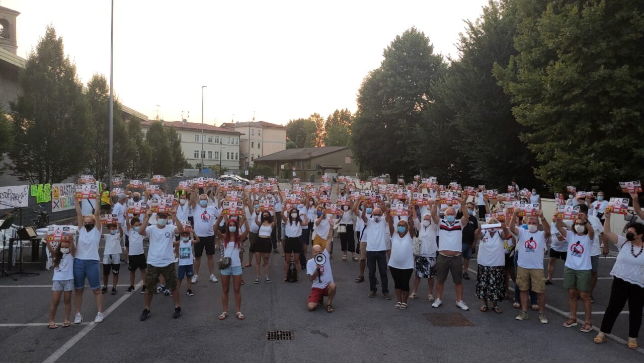 La carica dei 200 in piazza a Montirone a difesa della propria salute e del territorio