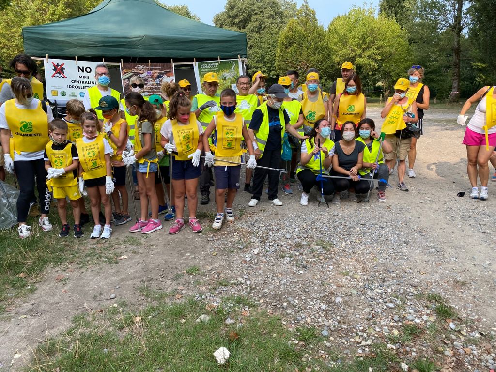 “Puliamo il mare partendo dal fiume”, raccolti quintali di rifiuti da Legambiente