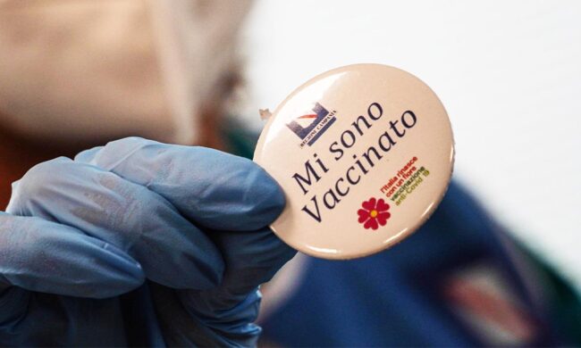 Contro l’obbligo vaccinale: 300 operatori sanitari ricorrono al Tar