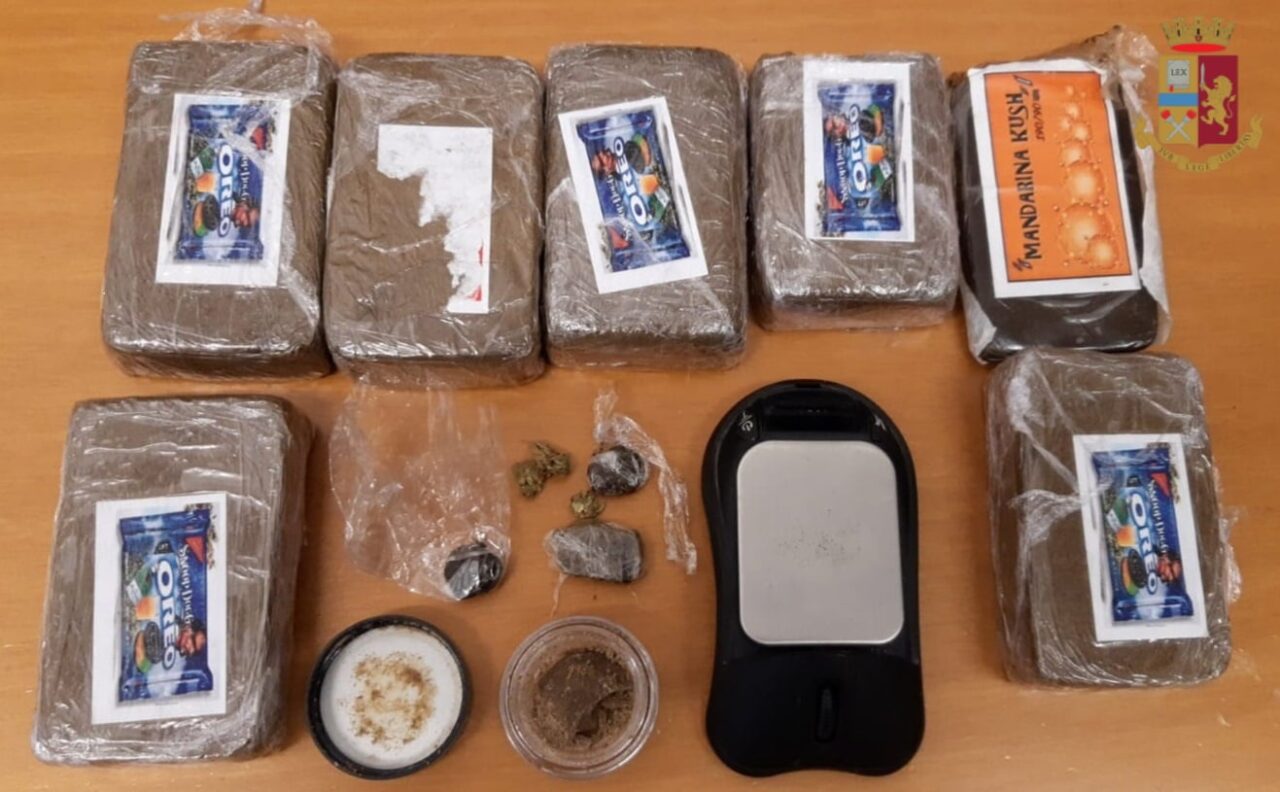 Aveva in garage oltre 600 grammi di “fumo”, 23enne in manette