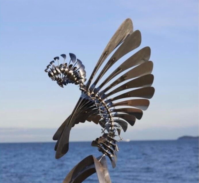 Zawion, la scultura firmata da Anthony Howe arriva a Gardone Riviera