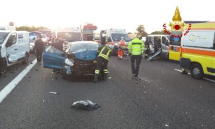 Tamponamento tra 6 mezzi sull’A4: sei persone rimaste incastrate