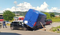 Scontro tra auto e furgone: paura a Cologne, ma nessun ferito grave