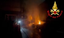 Incendio in un capannone: mezzi e struttura salvi grazie ai Vigili del fuoco