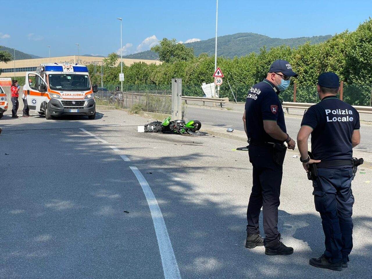 Pauroso schianto in moto: grave centauro 19enne