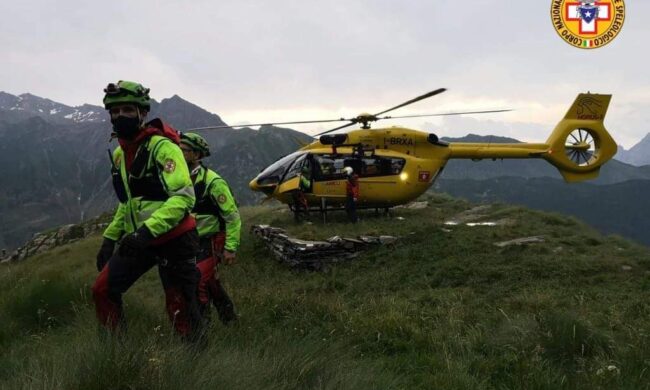 Va a funghi e scivola in un canale impervio, muore 60enne nella Bergamasca