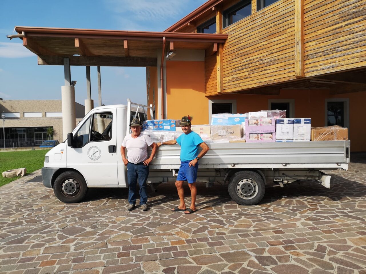 Profughi afghani a Edolo: arrivano gli aiuti delle “penne nere”