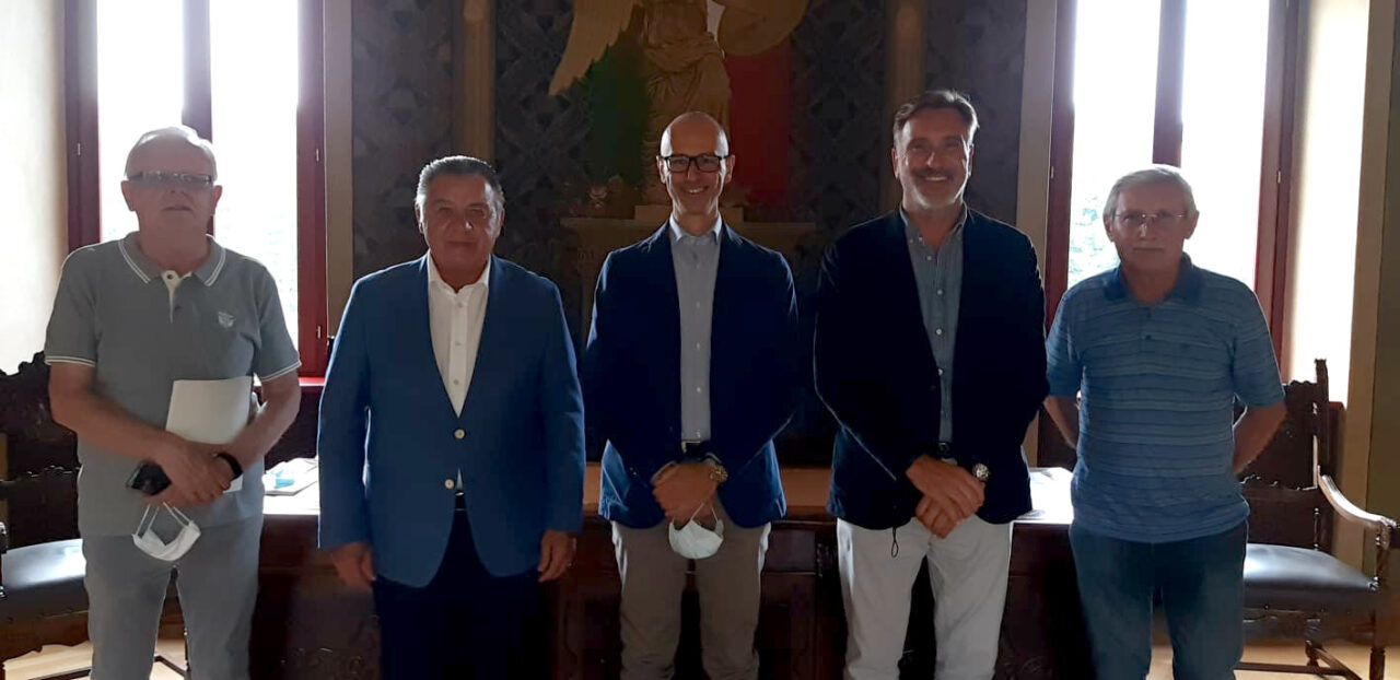 Taglio del nastro al castello con la mostra in omaggio ai grandi artisti di Palazzolo