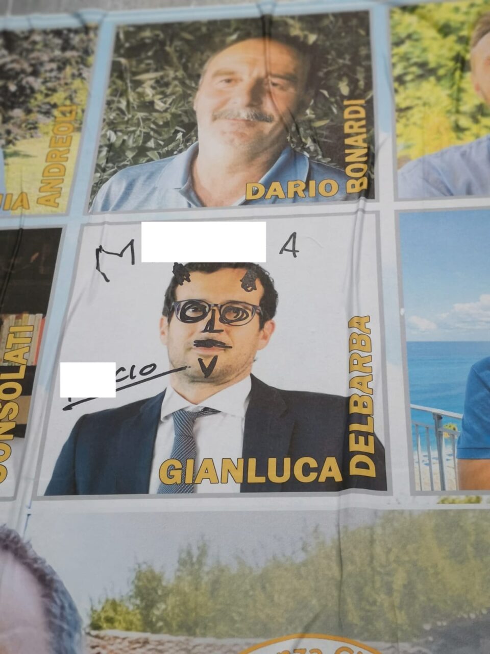 Insulti omofobi, bufale e manifesti imbrattati: è la campagna elettorale “infuocata” di Cazzago San Martino