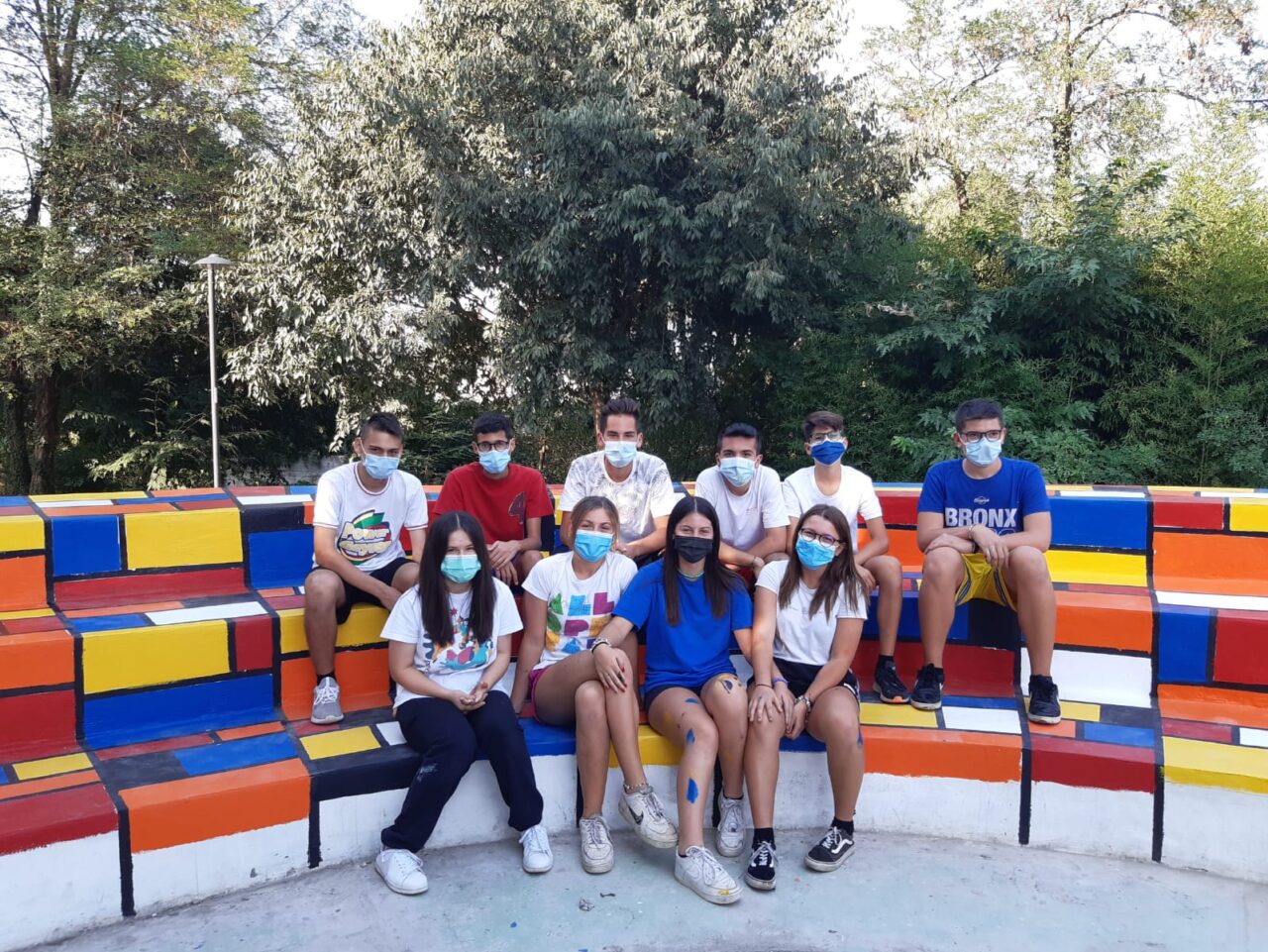 I giovani si rimboccano le maniche per la comunità: rifatto l’anfiteatro