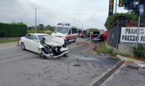 Violento impatto tra auto sul confine tra la provincia di Brescia e Bergamo
