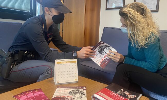 Picchiata e minacciata di morte per anni dal marito: i suoi bambini le danno il coraggio di denunciare