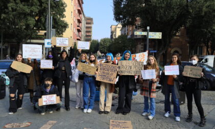 Trasporto scolastico: studenti in piazza al grido di "Basta"
