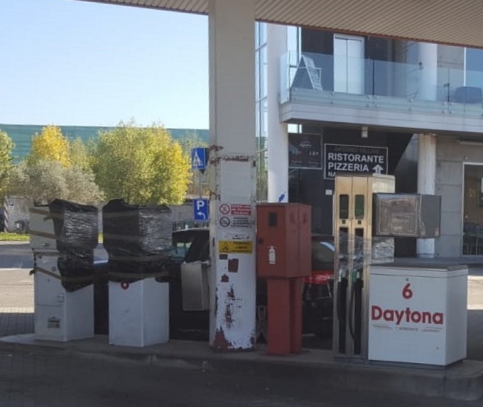 Fallimento Avion: all’asta tre distributori di carburante, una villa e due depositi
