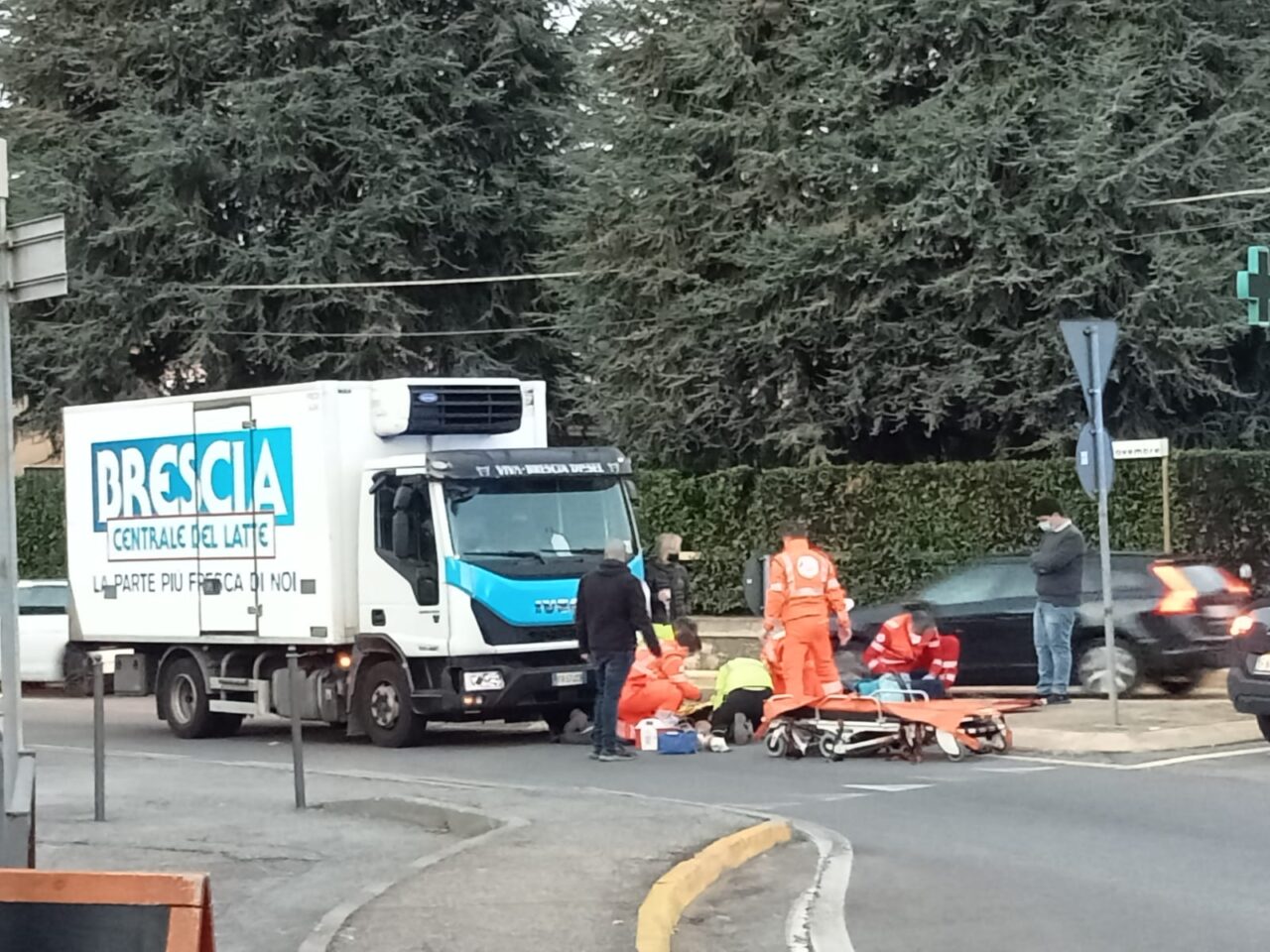Investimento studentessa a Capriolo, la ragazza stava attraversando la strada