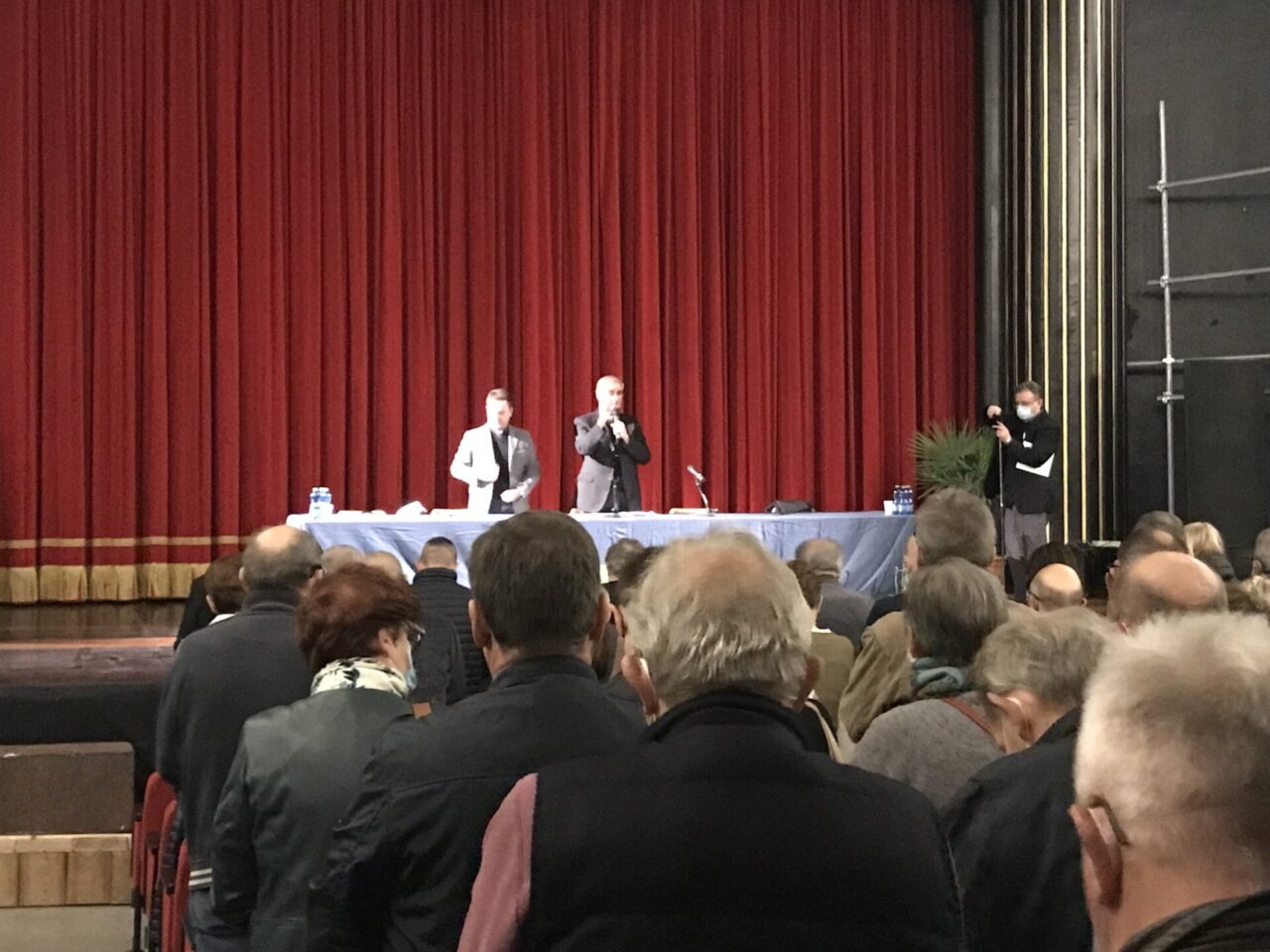 Incontro-scontro al Teatro Gloria per le Fontanelle