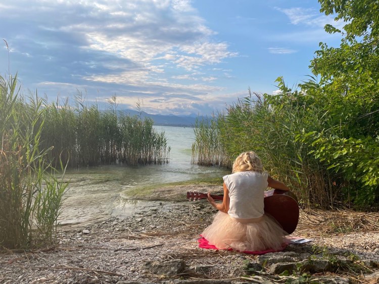 Sirmione nell’ultimo video della cantautrice Marea