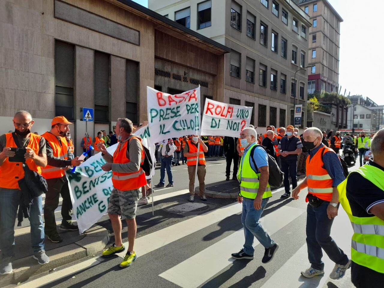 Al Pirellone per dire “no” alla sospensione della caccia in Lombardia FOTO E VIDEO