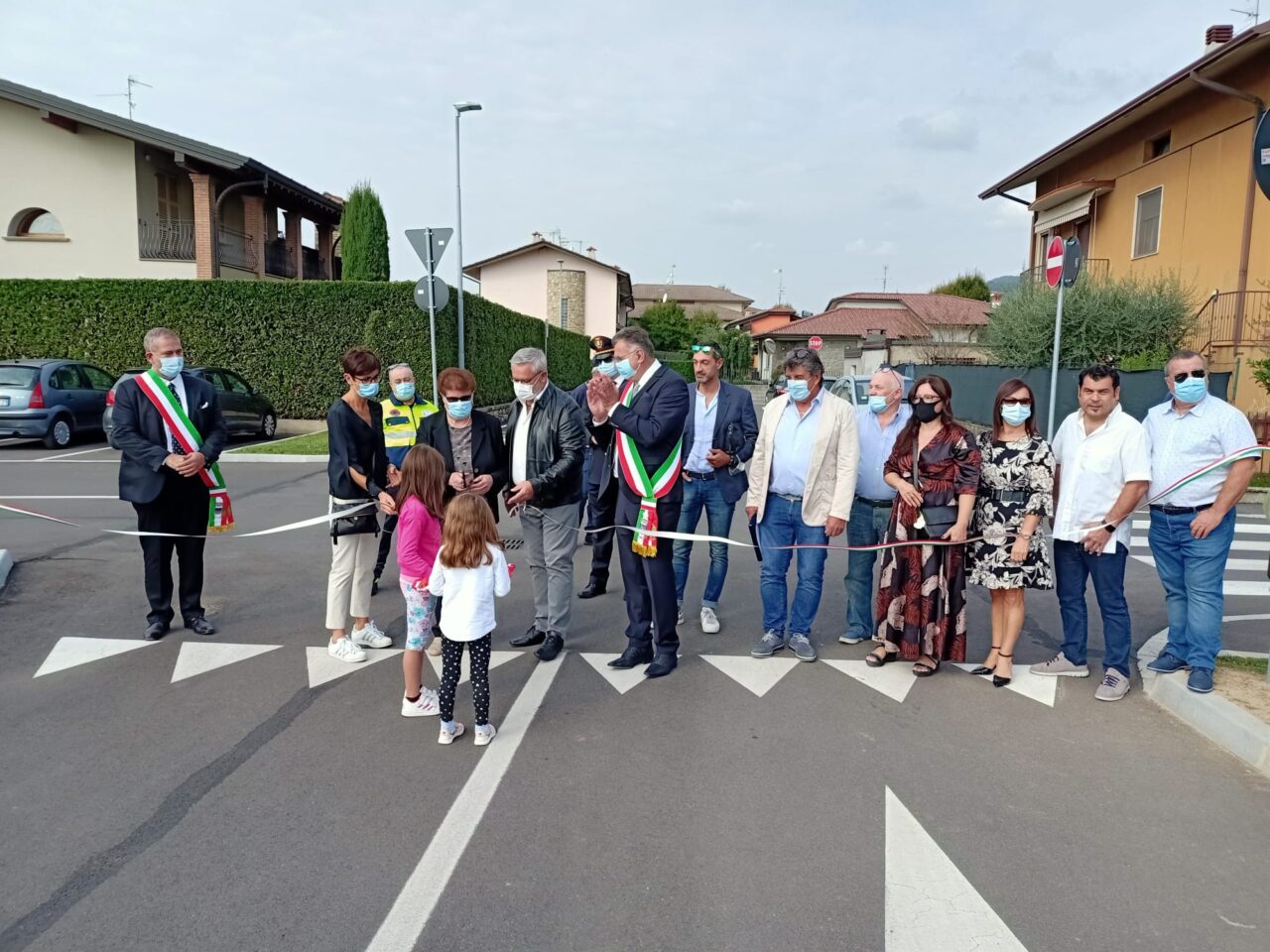 Intitolato a don Bruno Cadei il piazzale fuori dal campo sportivo di Capriolo