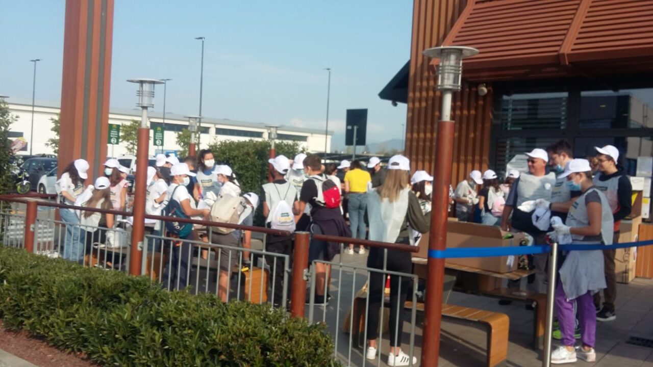 Studenti e McDonald’s al lavoro per ripulire il territorio di Castegnato