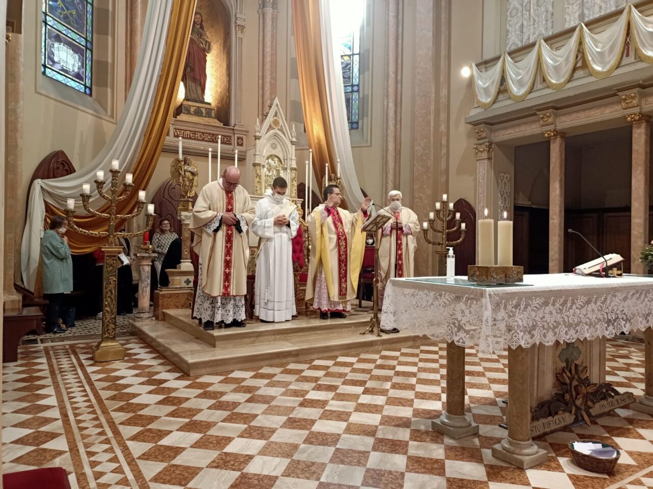 Cento anni dalla posa della prima pietra: Sacro Cuore in festa per la parrocchiale