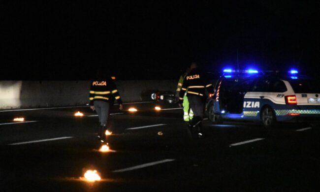 Incidente in scooter in autostrada, muore un 26enne