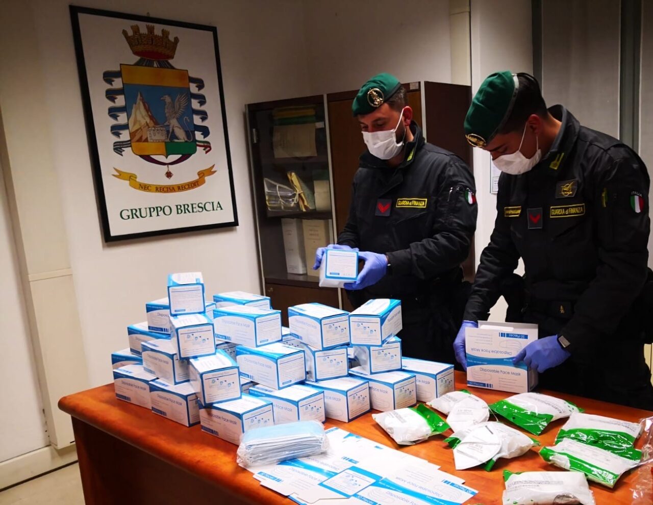 Mascherine Ffp2, sequestrate oltre 40mila in vendita su un sito web