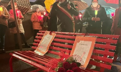 Elena Casanova, Castegnato le dedica una Panchina Rossa nel giorno che celebra il "no" alla violenza sulle donne