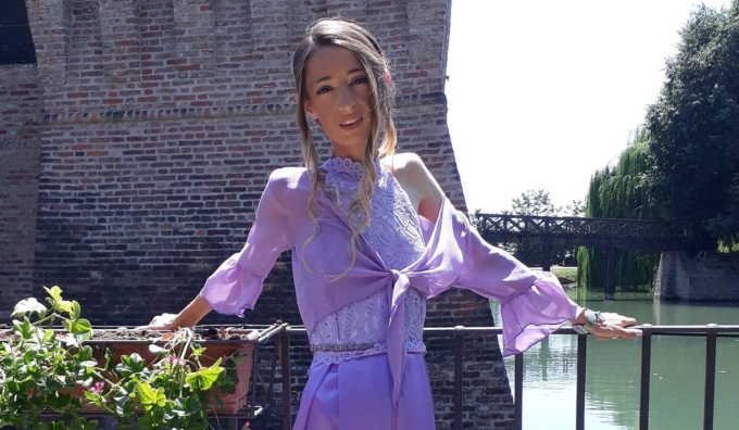 L’ultimo saluto a Ilenia, morta a 25 anni dopo aver lottato contro l’anoressia