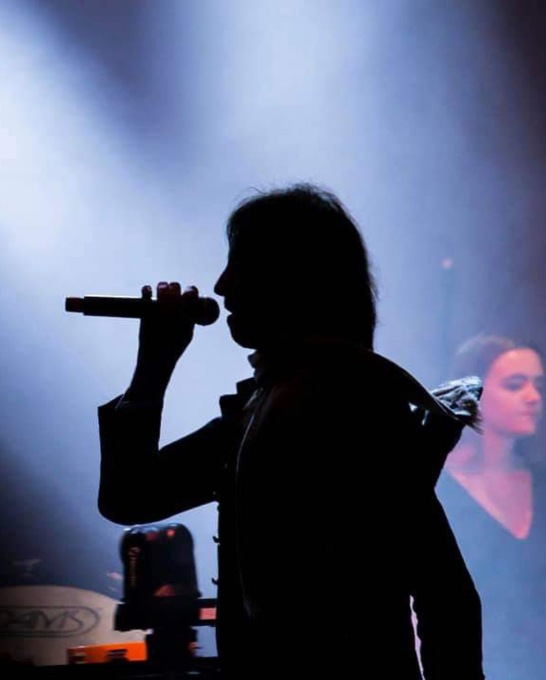 Alberto Fortis, un concerto straordinario “pianoforte e voce” per la riapertura del Beatles Museum