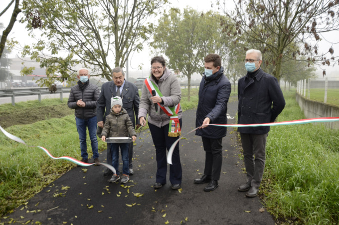 Inaugurata la nuova pista ciclopedonale