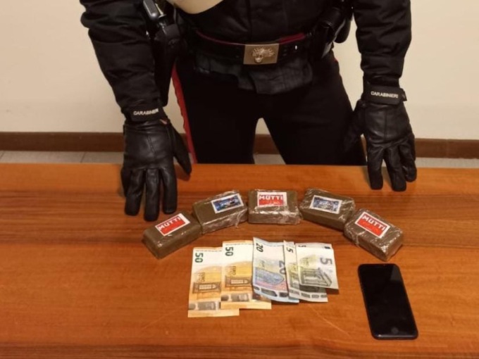 Controlli straordinari dei Carabinieri: tre arresti e due denunce