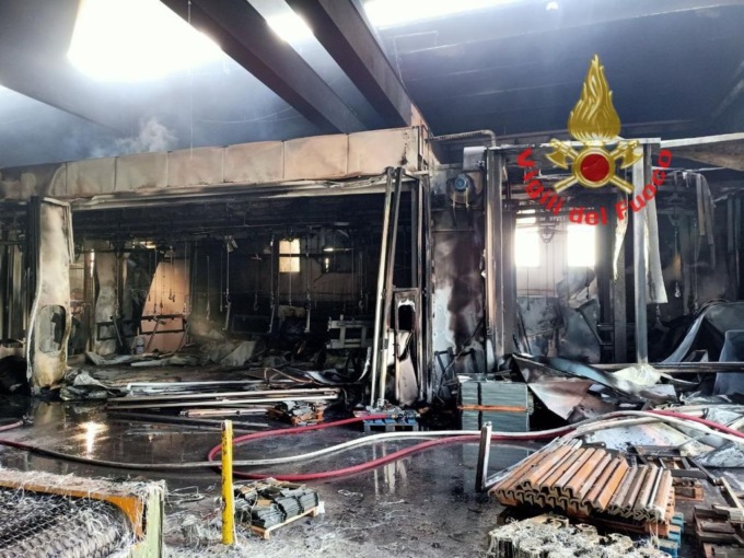 Incendio capannone Dello
