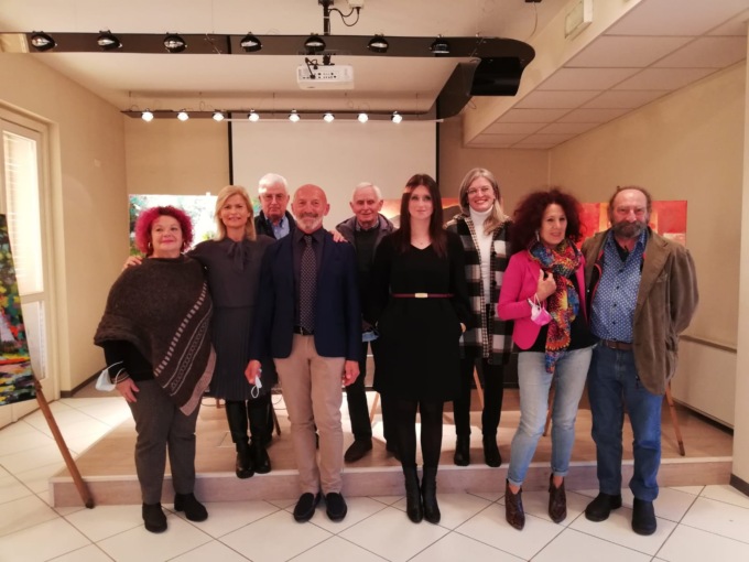 “Il colore nei colori”: inaugurata la mostra del gruppo La stanza