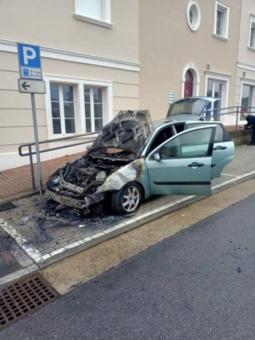 Auto in fiamme a Palazzolo sull’Oglio, sotto schock l’autista