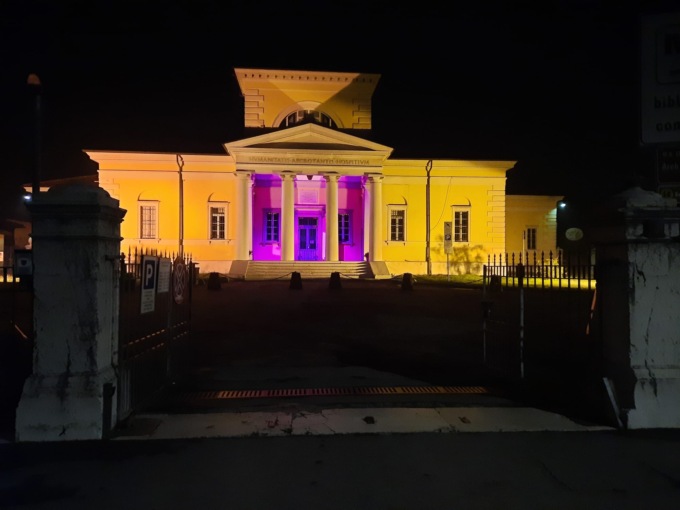 Giornata mondiale contro il cancro al pancreas: oltre 400 edifici s’illuminano di viola