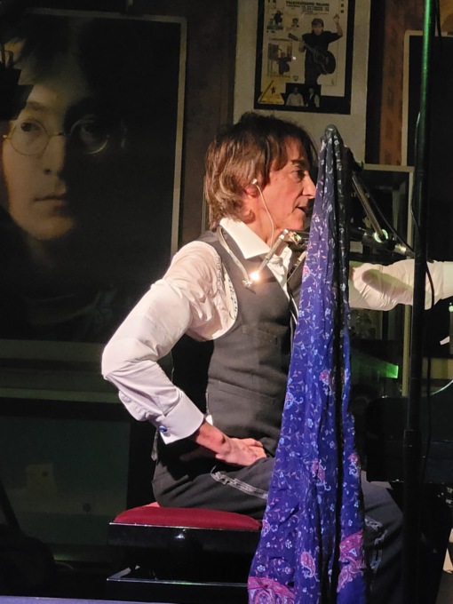 Alberto Fortis, una serata speciale circondato da tanti amici per la riapertura del Beatles Museum