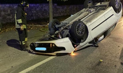 Si ribalta con l’auto, paura per un 20enne