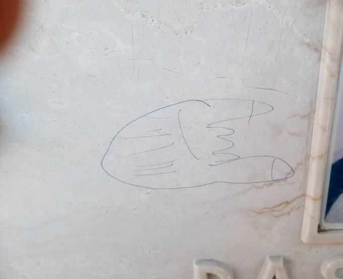 Ancora scritte oscene sulle lapidi del cimitero