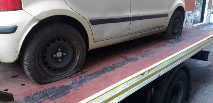 Bracconaggio in provincia di Brescia, cacciatori bucano le gomme dell’auto delle Guardie WWF
