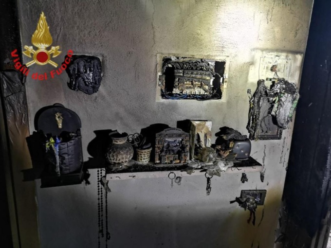 Disabile intrappolato tra le fiamme, salvato dai Vigili del Fuoco