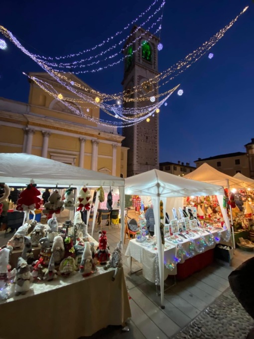 Luci, colori e sorrisi per il passaggio di Santa Lucia